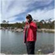 Maestro de español con experiencia enseñando a jóvenes y adultos