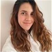 Actualmente me dedico a la dirección de arte para cine, pero tengo conocimientos en ilustración, pintura, y literatura. 