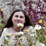 Fine Art tutor with a Foundation in Fine Art and BA in Design, providing structured, supportive 1-to-1 Drawing lessons for student