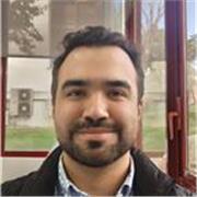 Profesor paciente y con mucha facilidad para transmitir el conocimiento. Durante mis experiencia mayormente fue como andragogo.