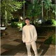 Me defino como una persona que está en constante aprendizaje y le encanta poder enseñar y también aprender de cualquier persona
