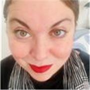 Terapeuta Sistémica/Gestalt, profesora de Artes escénicas, especializada en oratoria y comunicación profesional. 
