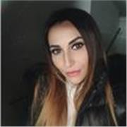 Laureata in scienze delle attività motorie, impartisce lezioni di italiano per stranieri