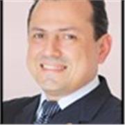 Ingeniero que imparte clases a nivel secundaria y universitario