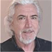 Architecte DPLG, grande expérience de l'enseignement en histoire de l'art, l'aménagement d'espace et dessin d'architecture