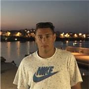 Studente impartisce lezioni di italiano e altre materie