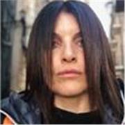 Insegnante di matematica con 15 anni di esperienza nella scuola media. Pazienza e giocosità