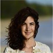 Profesora y escritora nativa y titulada en inglés que puede mejorar su fluidez. 