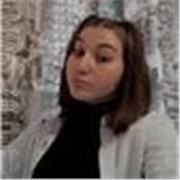 Studentessa universitaria si offre come aiuto compiti