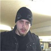 Ich bin Malik, 17 Jahre alt und mache gerade mein Fachabi. Meine Kollegen nennen mich „Abu Erklärbär“ weil ich gut erklären kann