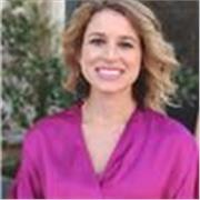 Profesora de Turismo. Especializada en eventos y comercial
