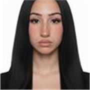 Profesora de dibujo con titulación en bachillerato artístico.