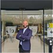 Director de Marketing con certificación de profesor y 10 años de experiencia 