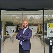 Director de Marketing con certificación de profesor y 10 años de experiencia