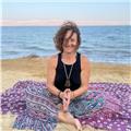 Profesora de yoga ofrece sesiones de meditación y respiración (teórico-práctica)