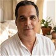 Te invito a sumergirte en el mundo musical de la mano de un profesor con más de 20 años de experiencia como cantautor, compositor
