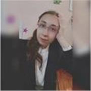 Profesora imparte clases a niños de todas las edades