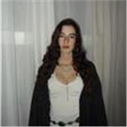 Me defino como una persona creativa, responsable y amable. A la que le gusta el arte y cuidar de niños y niñas.