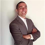 Insegno economia e diritto con l’obiettivo di rendere accessibili concetti che spesso sembrano complessi.