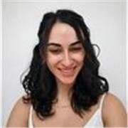 Profesora de guitarra titulada en conservatorio profesional de música