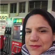 Soy bilingüe, tengo experiencia dando clases de inglés a niños, adolescentes y adultos.