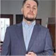 Soy informático de redes con experiencia laboral de más de 5 años y he estudiado tanto el grado medio como el superior