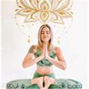 Profesora de hatha yoga, conduzco yoga en ruso y inglés
