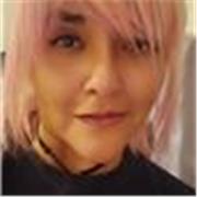 Profesora de idiomas con más de 15 años de experiencia.