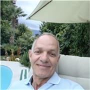 Insegno matematica perche mi piace . Sono empatico e stimolante . Lezioni on line 