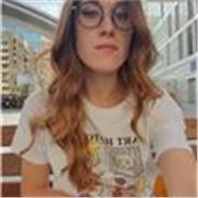 Profesora titulada en Filosofía. Cercana y comprometida con el aprendizaje. Clases de Filosofía, Lengua, Inglés y Español.