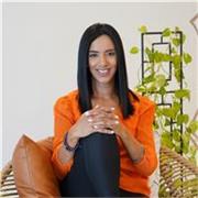 Experienced communication coach, broadcaster & speaker helping professionals & students build confidence & improve public speaking
