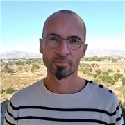 Professeur de philosophie et HLP auprès d'élèves de première et terminale