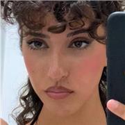 Laureata in lingue offre ripetizioni di inglese e francese per studenti di scuole elementari, medie e superiori.