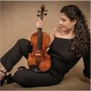 Doy clases particulares tanto de viola como de violín. Además, también ofrezco clases de armonía, análisis y lenguaje musical