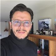 He enseñado artes a niños con déficit cognitivo, actualmente soy realizador audiovisual - documentalista y me encanta enseñar