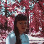 Sono una studentessa diplomata al Liceo Musicale di Prato. Ho ottenuto la certificazione di livello B2 di inglese con Cambridge University