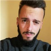 Laureato in Scienze Agrarie, con esperienza biennale come docente di Scienze e materie agronomiche impartisce lezioni