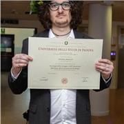 Diplomato al liceo classico e psicologo abilitato offre ripetizioni di letteratura italiana per studenti di scuola superiore