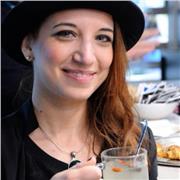 Laureata in Lingue con esperienza aziendale e scuola