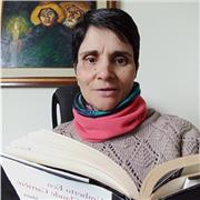 Brindo apoyo escolar en materias de lengua y literatura. Puedo ayudar con Historia y Geografía. Así Mismo, complemento con talleres de lectura en voz alta