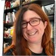 Prof en ligne de design graphique (InDesign, Illustrator et Photoshop).