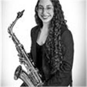 Graduada como profesional de música del Conservatorio, enseñanza online y presenciales de iniciación al lenguaje musical y saxofón
