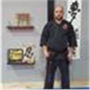 Profesor federado da clases de defensa personal y artes marciales