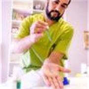 Cosmetologo e massoterapeuta offre lezioni di scienze naturali, biologia e geografia astronomica