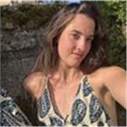 Profesora con bachillerato artístico y estudiante de grado de bellas artes con mucho interés en la historia y en los idiomas.