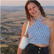 Profesora de primaria. Gran experiencia en educación, apoyo y trato con los niños. Me considero una persona alegre y responsable.