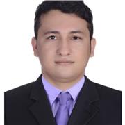 Profesor de informática imparte clases alumnos de todas las edades