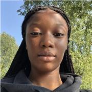 Sono una studentessa disposta ad aiutare i ragazzi a fare i loro compiti di inglese