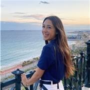 Soy una estudiante sin experiencia con un buen nivel de inglés. Me considero una persona muy responsable y con muchas ganas de enseñar. Me gustaría poder dar clases a niños que 
necesiten refuerzo en inglés o que quieran ampliar su vocabulario.