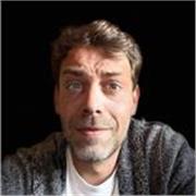Soy Marcos Carazo, artista y escenógrafo, y entiendo el espacio como un lienzo tridimensional capaz de contar historias.